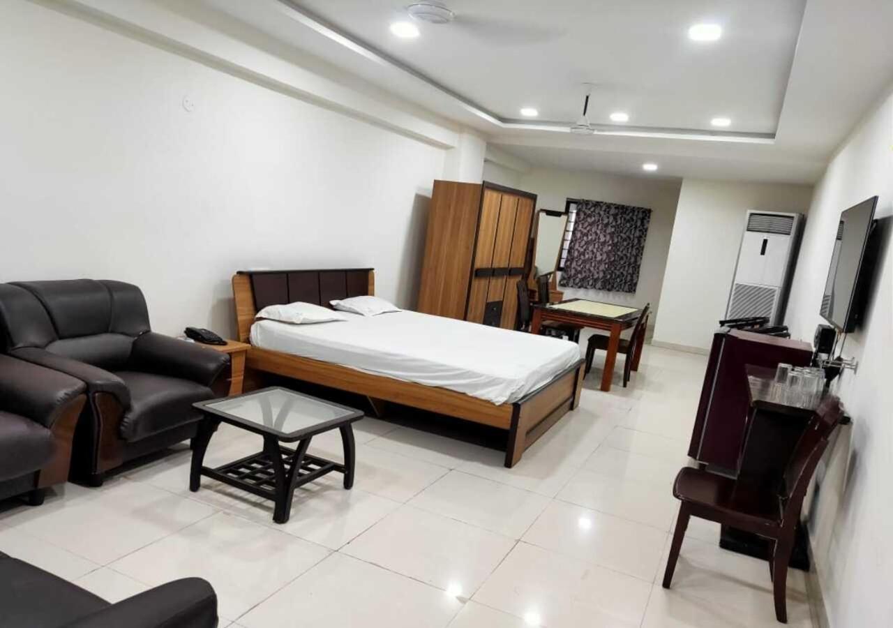 Hotel Santoshi Hometel Raichur Екстериор снимка