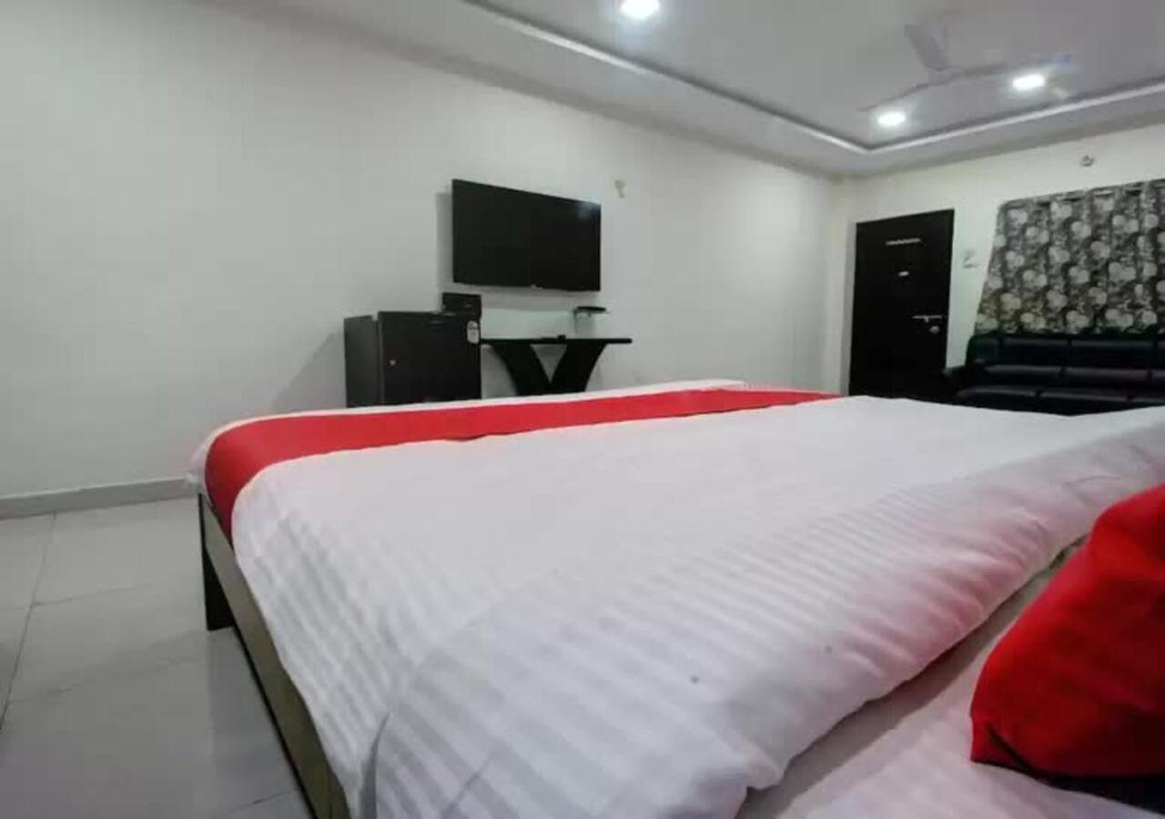 Hotel Santoshi Hometel Raichur Екстериор снимка