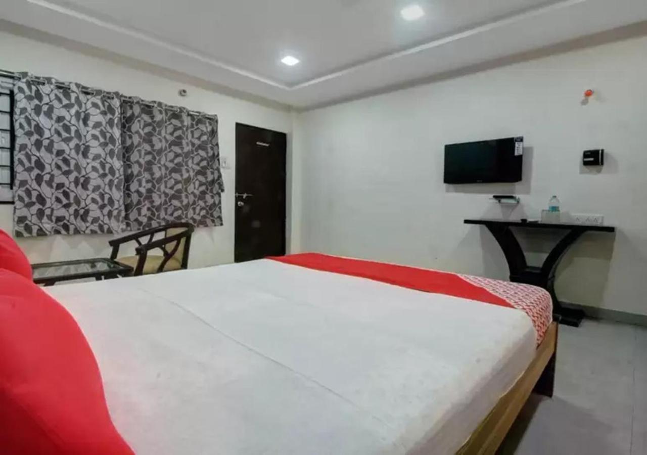 Hotel Santoshi Hometel Raichur Екстериор снимка