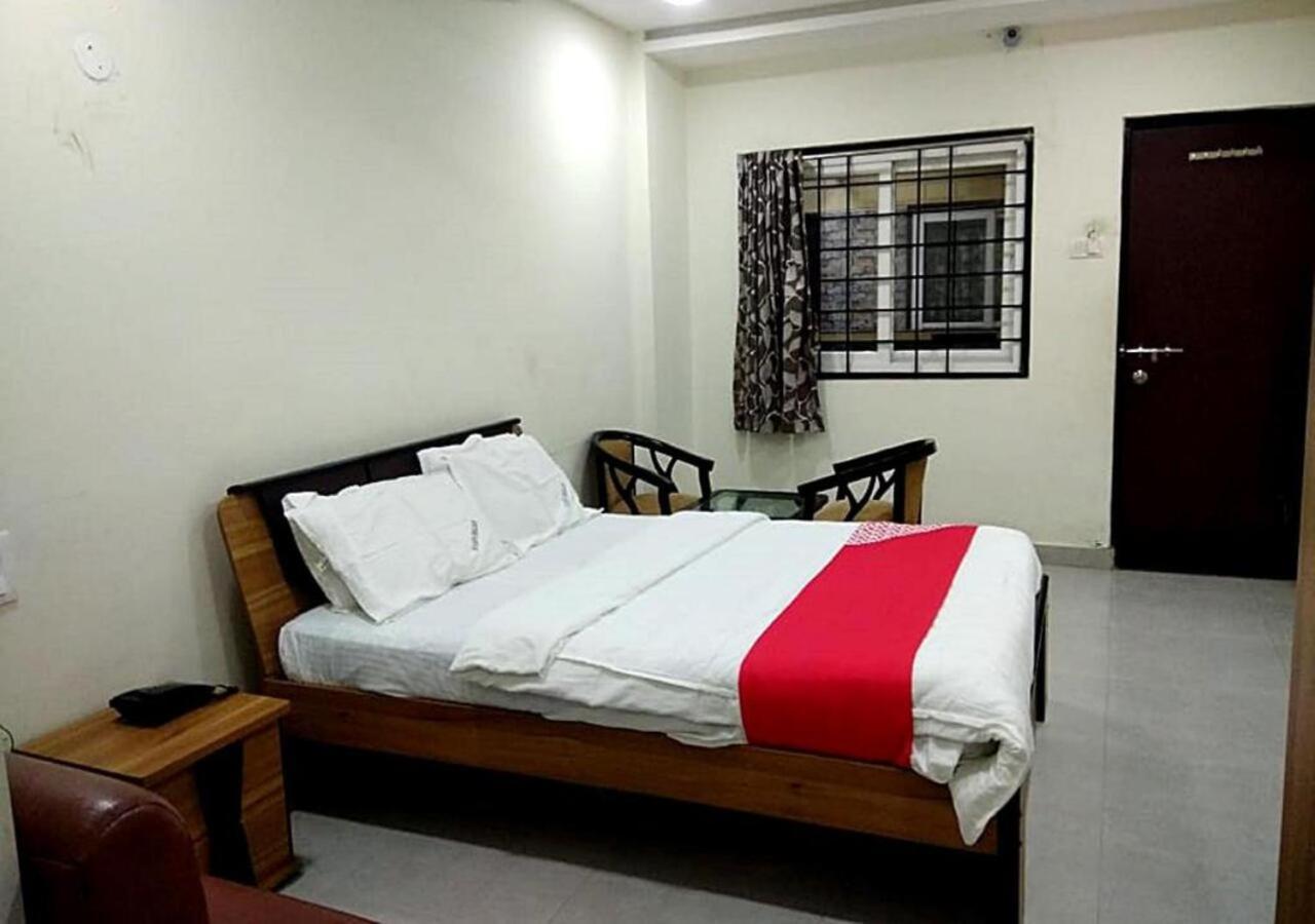 Hotel Santoshi Hometel Raichur Екстериор снимка