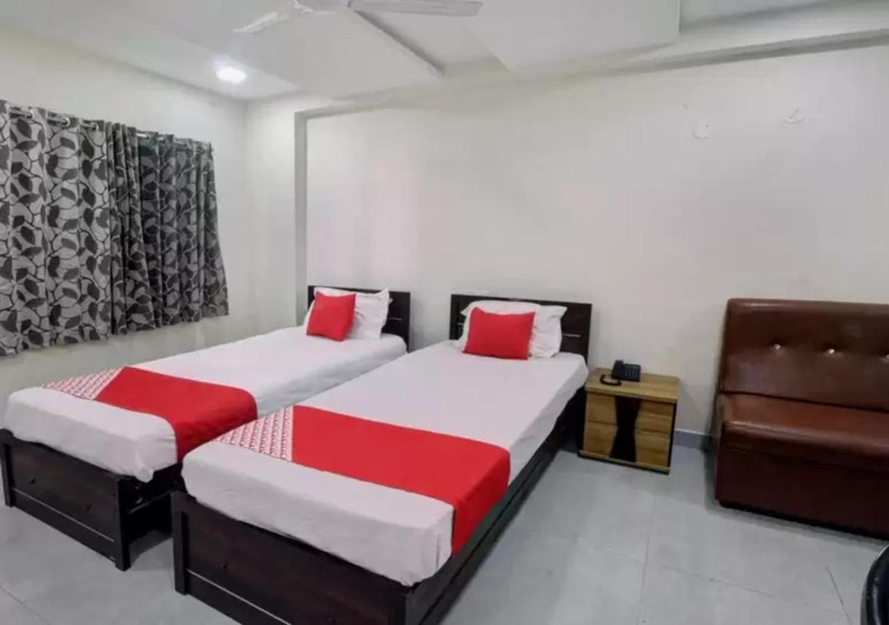 Hotel Santoshi Hometel Raichur Екстериор снимка