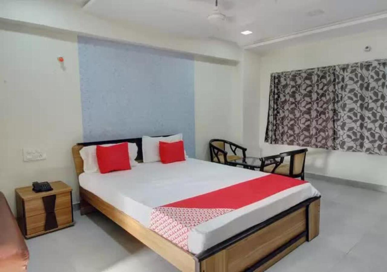 Hotel Santoshi Hometel Raichur Екстериор снимка