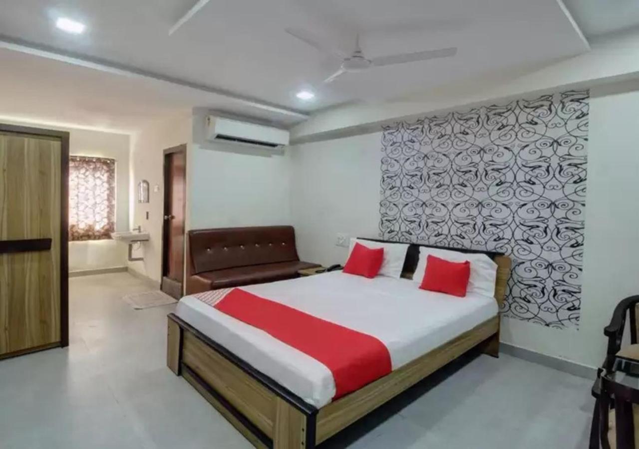 Hotel Santoshi Hometel Raichur Екстериор снимка