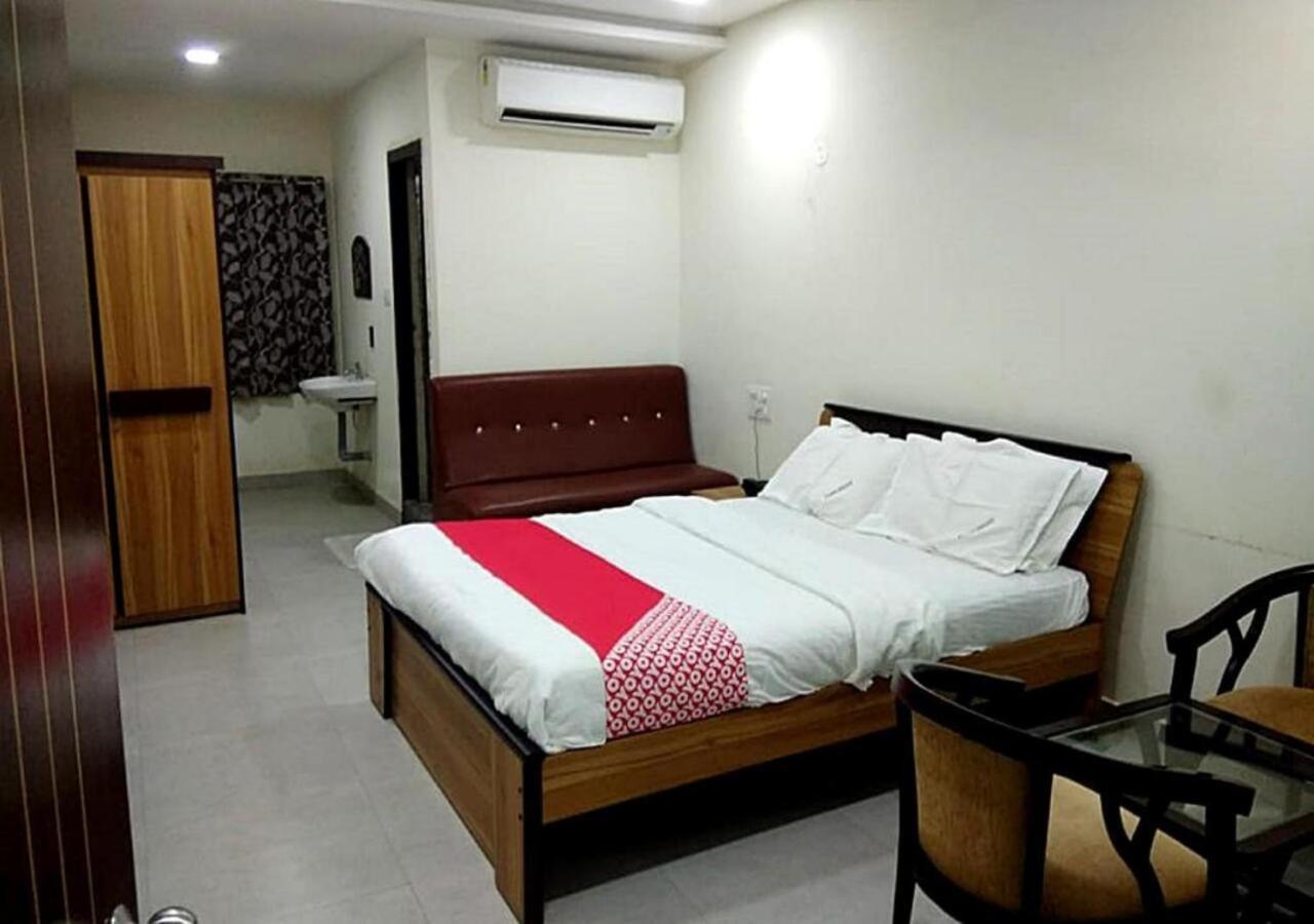 Hotel Santoshi Hometel Raichur Екстериор снимка