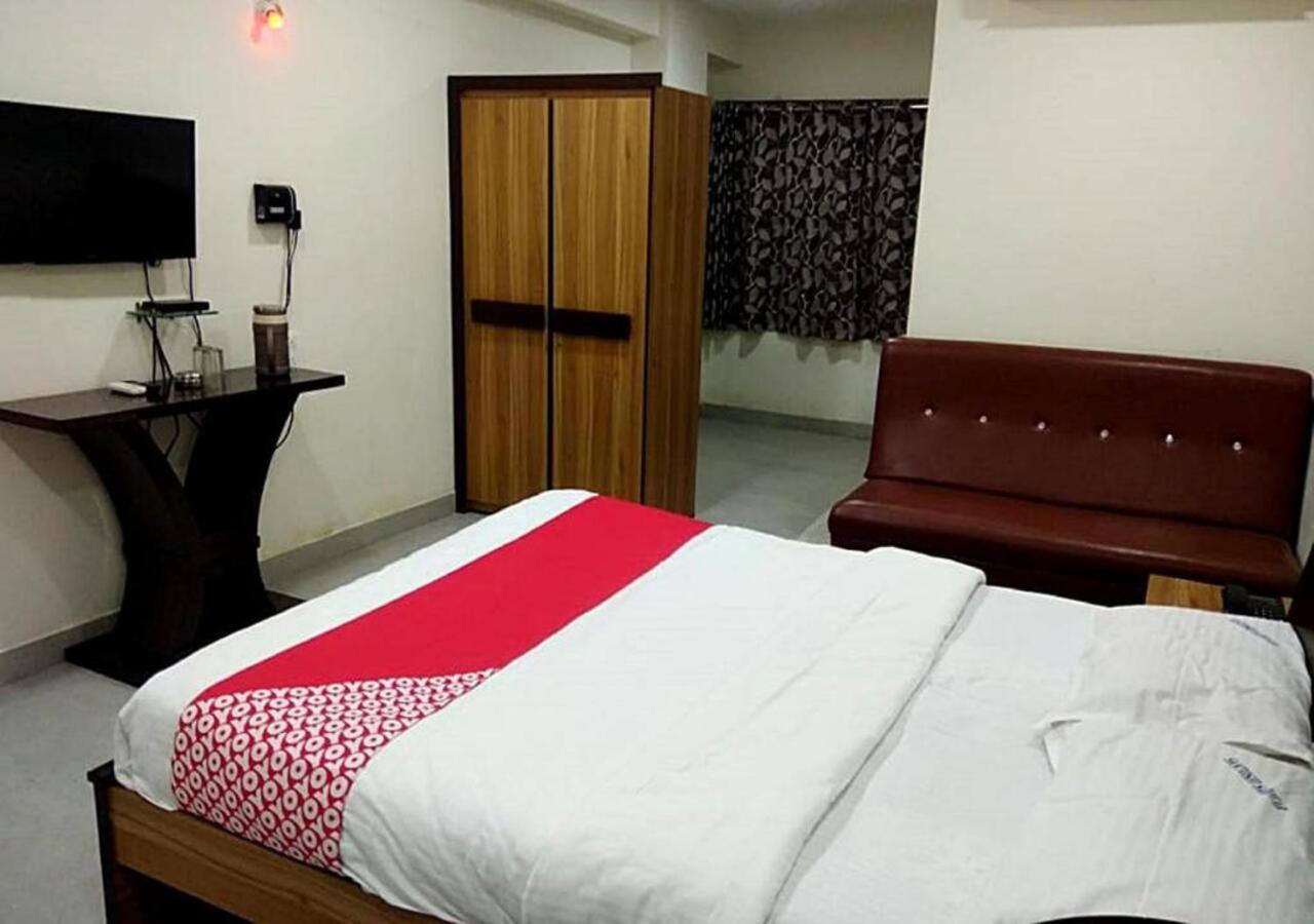 Hotel Santoshi Hometel Raichur Екстериор снимка